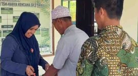 Peggi Patrisia Pattipi menggelar kegiatan Jumat Berkah di Masjid Darul Muttaqin, Jalan Satrio Sari, TSM Karya Kencana, SP-3, Jumat (8/11/2024). (Foto: Istimewa/Tim MP3)