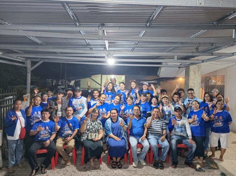 Warga Manado di Mimika menyatakan sikap mendukung Paslon AIYE. (Foto: Istimewa/Tim AIYE)