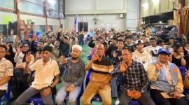 Foto bersama Calon Wakil Bupati Mimika, Yusuf Rombe, bersama Relawan Generasi Milenial di Mimika. (Foto: Galeri Papua/Jefri Manehat)