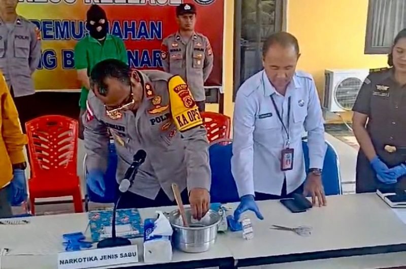Pemusnahan barang bukti narkotika golongan satu jenis sabu sebanyak 37,46 gram di Mapolres Mimika, Jalan Agimuga, Mile 32, Timika, Papua Tengah, Rabu (13/11/2024). (Foto: Istimewa)