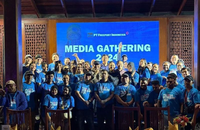 Foto bersama mengakhiri rangkaian Media Gathering PTFI dan jurnalis di Mimika. (Foto: Istimewa)