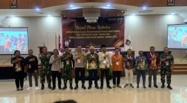 Foto bersama pada pembukaan rapat pleno terbuka tingkat Kabupaten Mimika. (Foto: Galeri Papua/Wahyu)