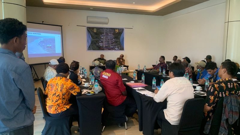 Suasana pelaksanaan seminar akhir perencanaan bangunan pengendali pantai di ruang rapat Hot k Horison Ultima, Jalan, Hassanudin, Mimika, Papua Tengah. (Foto: Galeri Papua/Wahyu)