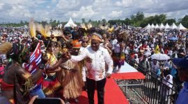 Kampanye akbar Maximus-Peggi Lapangan Petrosea, Timika, Papua Tengah, Sabtu (23/11/2024). (Foto: Galeri Papua/Endy Langobelen)