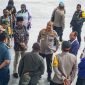 Kapolda Papua Tengah, Brigjen Pol. Alfred Papare, mengunjungi lokasi pelaksanaan pleno rekapitulasi suara Pilkada tingkat kabupaten di Mimika, Senin (9/12/2024). (Foto: Galeri Papua/Endy Langobelen)