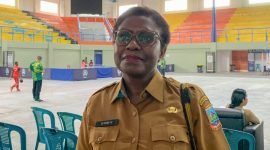 Kepala Dinas Pariwisata, Kebudayaan, Pemuda dan Olahraga Kabupaten Mimika, Elisabeth Cenawatin. (foto: Galeri Papua/Wahyu Welerubun)