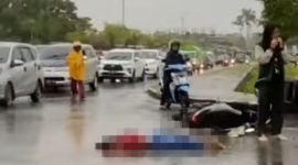 Kecelakaan di Bundaran Mimika Smart City (Bundaran Petrosea), Selasa (10/12/2024). (Foto: Tangkapan layar video amatir warga)