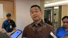 Pj Bupati Mimika, Valentinus Sudarjanto Sumito, saat ditemui wartawan di Hotel Horison Diana Timika, Sabtu (14/12/2024), (Foto: Galeri Papua/Wahyu).
