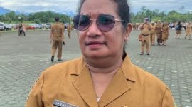 Kepala BKPSDM Kabupaten Mimika, Hermalina W. Imbiri saat ditemui, Senin (20/1/2025). (Foto: Galeri Papua/Wahyu)