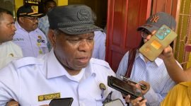 Pj Sekda Mimika, Petrus Yumte saat ditemui di Kantor Distrik Iwaka, Rabu (22/1/2025). (Foto: Galeri Papua/Wahyu)