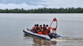 Tim SAR saat hendak melakukan pencarian terhadap korban. (Foto: Istimewa/SAR Timika)