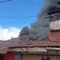 Suasana di lokasi kebakaran, di Jalan Bhayangkara, Jalur 2, Kelurahan Koperapoka, Distrik Mimika Baru, Mimika, Papua Tengah, Jumat (24/1/2025). (Foto: Galeri Papua/Wahyu)