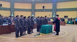 Momen pengambilan sumpah dan janji jabatan DPRK Mimika jalur pengangkatan. (Foto: Galeri Papua/Ahmad)