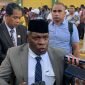 Penjabat Sekretaris Daerah Mimika, Petrus Yumte, saat ditemui wartawan di Ruang Paripurna Lantai II, Kantor DPRD Kabupaten Mimika, Jumat (31/1/2025). (Foto: Galeri Papua/Ahmad)