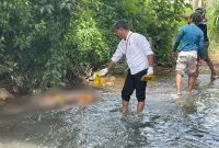 Polisi melakukan olah TKP di lokasi penemuan jenazah. (Foto: Istimewa)