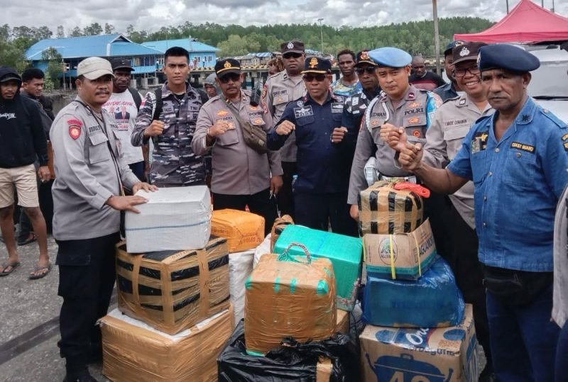Retusan liter miras yang berhasil diamankan di Pelabuhan Poumako, Timika. (Foto: Istimewa/Humas Polres Mimika)
