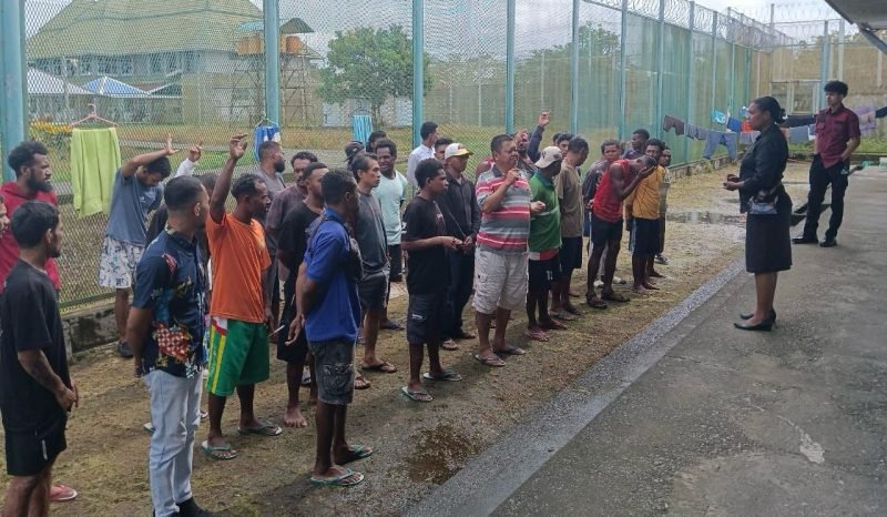 Warga binaan Lapas sedang berbaris rapi untuk didata. (Foto: Istimewa)