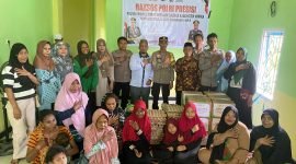 Foto bersama pada di akhir kegiatan Bakti Sosial Polri Presisi di Kantor Baznas Kabupaten Mimika, Kamis (27/2/2025). (Foto: Istimewa)