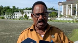 Plt. Kepala Dinas Perumahan, Kawasan Pemukiman dan Pertanahan Kabupaten Mimika, Willem Naa. (Foto: Galeri Papua/Ahmad)