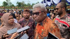 Bupati Kabupaten Mimika, Johannes Rettob. (Foto: Galeri Papua/Ahmad)