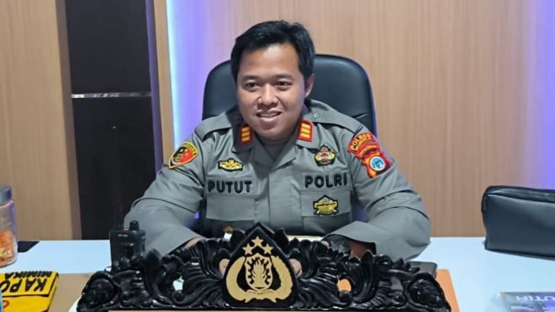 Kapolsek Miru, AKP Putut Yudha Pratama saat ditemui di ruangannya, Jumat (4/4/2025). (Foto: Humas Polsek Mimika Baru)