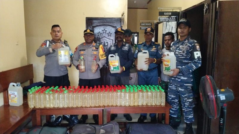 Ratusan liter Moke dan Sopi diamankan polisi dan pihak keamanan terkait. (Foto: Istimewa)