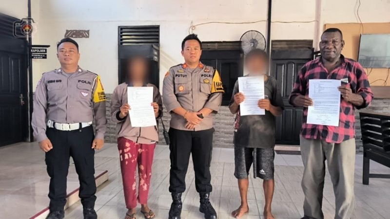Polsek Mimika Baru menggandeng Tokoh Masyarakat Kamoro untuk menindak pelaku penjualan miras. (Foto: Istimewa/Humas Polsek Miru)