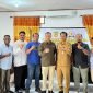 Foto bersama anggota FKUB Mimika dan Kesbangpol Mimika usai rapat persiapan di Kantor FKUB Mimika, Jalan Yos Sudarso, Timika, Papua Tengah, Rabu (28/4/2025). (Foto: Galeri Papua/Benaz)