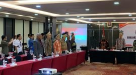Suasana pembukaan pertemuan jajaran Komisi II DPR RI bersama Gubernur dan Bupati serta Wakil Bupati se-Provinsi Papua Tengah di Hotel Horison Diana, Kamis (1/5/2025). (Foto: Galeri Papua/Ahmad)