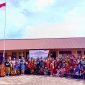 Foto bersama Keluarga Besar SLB Mimika usai menggelar upacara Hardiknas di Halaman SLB Mimika, Jumat (2/5/2025). (Foto: Galeri Papua/Benaz)