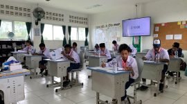 Sejumlah siswa-siswi jenjang SMP mengikuti lomba potensi sains yang berlangsung di salah satu ruang kelas SATP. (Foto: Galeri Papua/Ahmad)