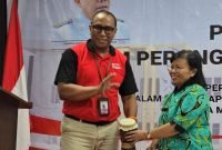 Kepala Bappeda Kabupaten Mimika Yohana Paliling dan Staf Ahli Bidang Ekonomi dan Keuangan, Setda Kabupaten Mimika, Inosensius Yoga Pribadi dalam momen pembukaan FPD. (Foto: Galeri Papua/Ahmad)