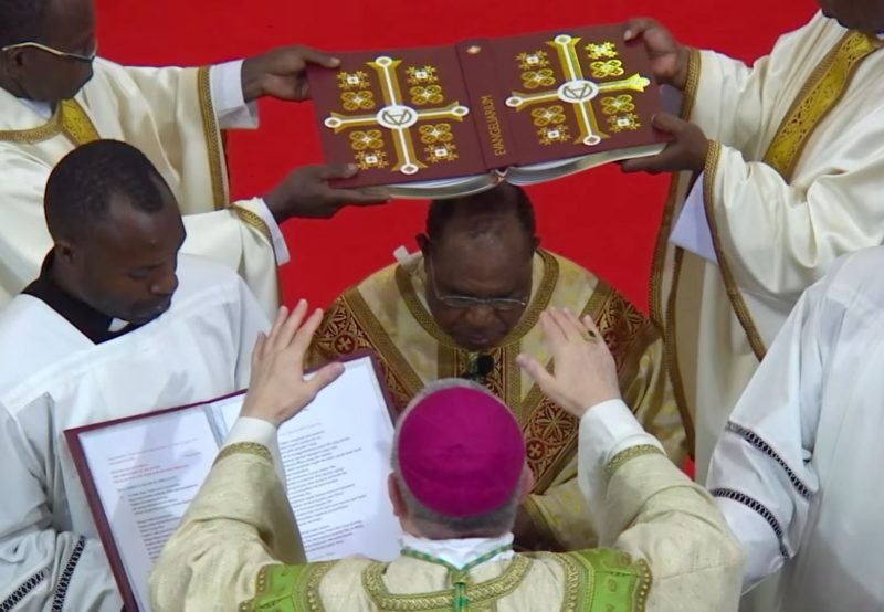 Suasana Misa Pentahbisan Uskup Timika, Bernardus Bofitwos Baru, OSA oleh Mgr. Piero Pioppo. (Foto: Istimewa/Tangkap layar video siran langsung)