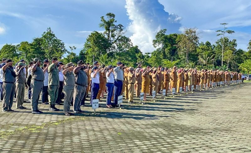 ASN Pemerintah Kabupaten Mimika mengikuti apel pagi, Senin (14/4/2025). (Foto: Galeri Papua/Endy Langobelen)