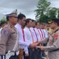 Penyerahan penghargaan kepada 26 personel Sat Reskrim dan Sat Res Narkoba Polres Mimika oleh Kapolres Mimika, AKBP Billyandha Hildiario Budiman, Selasa (20/5/2025), (Foto: Galeri Papua/Ahmad)