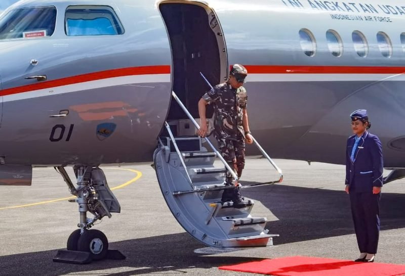 Panglima TNI, Jenderal TNI Agus Subiyanto, tiba di Bandara Avco Mozes Kilangin Timika sekitar pukul 13.40 WIT, Rabu (21/5/2025). (Foto: Istimewa)