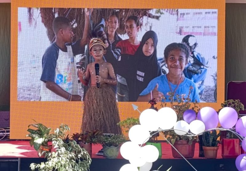 Salah satu murid menampilkan kreativitasnya dalam acara Education Expo 2025 yang digelar SD Inpres Timika 2, Jumat (23/5/2025). (Foto: Istimewa/Martha)