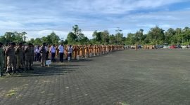 Barisan ASN organisasi perangkat daerah (OPD) dalam apel gabungan yang dilaksanakan di halaman kantor Pusat Pemerintahan Kabupaten Mimika, Senin (26/5/2025). (Foto: Galeri Papua/Ahmad).