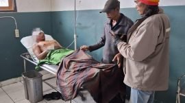 Tukang ojek korban pembacokan, Sulhan, dirawat di RSUD Mulia, Puncak Jaya, Papua Tengah, Selasa (27/5/2025). (Foto: Istimewa)