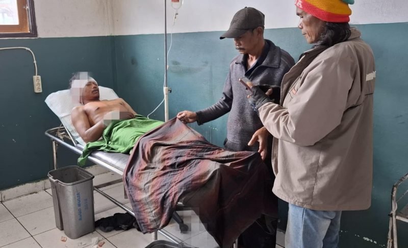 Tukang ojek korban pembacokan, Sulhan, dirawat di RSUD Mulia, Puncak Jaya, Papua Tengah, Selasa (27/5/2025). (Foto: Istimewa)