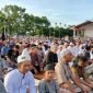 Umat muslim di Mimika laksanakan salat ied di halaman Graha Eme Neme Yaware di Jalan Budi Utomo, Sabtu (22/4/2023). (Foto: Istimewa/Saldi Hermanto)