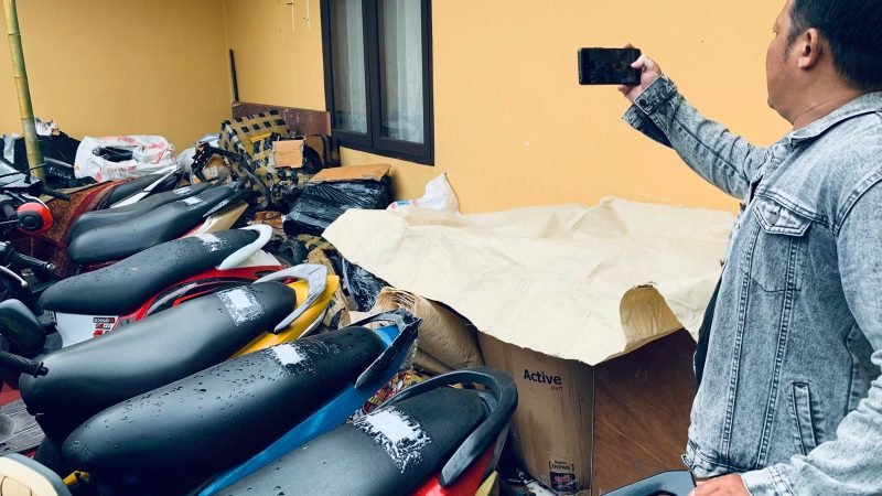 Barang bukti kerangka sepeda motor yang disita Polisi dari Sat Reskrim Polres Mimika. (Foto: Galeri Papua/Ahmad)