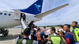 Korban penembakan KKB di Wamena, anggota Sat Lantas Polres Jayawijaya, Bripka Marsidon, dirujuk ke Jakarta. (Foto: Istimewa/Satgas Humas Ops Damai Cartenz)