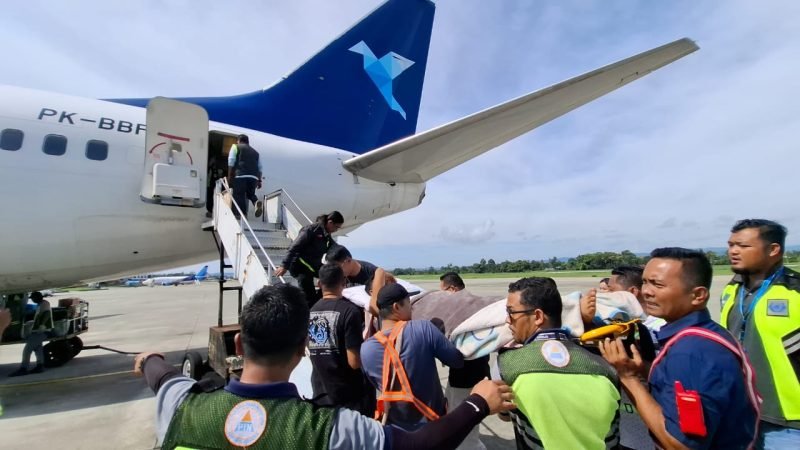 Korban penembakan KKB di Wamena, anggota Sat Lantas Polres Jayawijaya, Bripka Marsidon, dirujuk ke Jakarta. (Foto: Istimewa/Satgas Humas Ops Damai Cartenz)