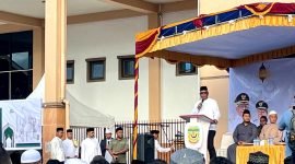 Umat Muslim saat melaksanakan salat id di Pelataran Eme Neme Yauware. (Foto: Galeri Papua/Benaz).