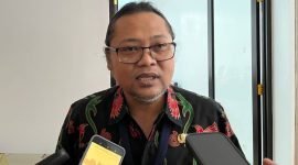 Kepala BPS Mimika, Oceau Satyadipura, saat diwawancarai awak media di Timika, Papua Tengah. (Foto: Galeri Papua/Benaz)