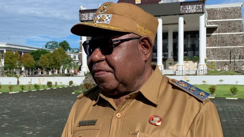 Wakil Bupati Mimika, Emanuel Kemong. (Foto: Galeri Papua/Ahmad)