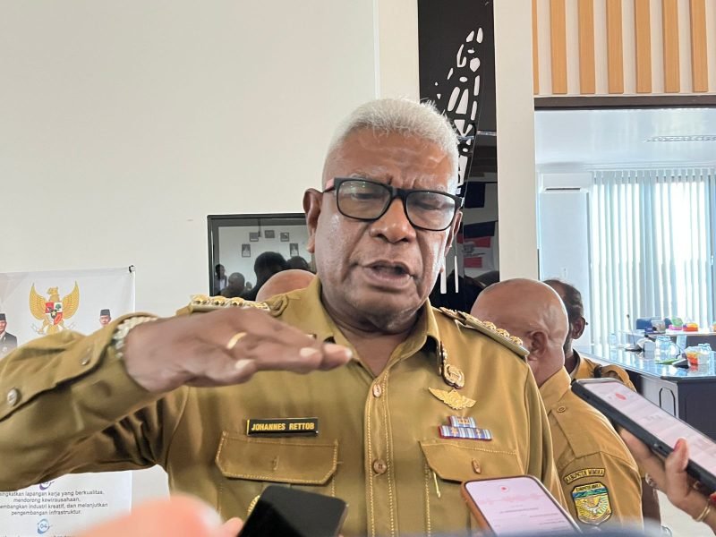 Bupati Mimika, Johannes Rettob. (Foto: Galeri Papua/Benaz)