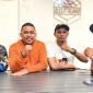 (Dari kiri) Mandataris Formatur Tunggal Ketua Presidium PMKRI Cabang Mimika, Fichail Tusno Karubun; Ketua PC PMII Mimika, Abdullah Rahman Bugis; Ketua GMNI Mimika, Kristiforus Toffy; dan Ketua Bidang Aksi dan Pelayanan GMKI Mimika, Erwin Sriken. (Foto: Galeri Papua/Endy Langobelen)