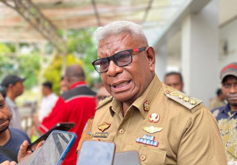 Bupati Mimika, Johannes Rettob. (Foto: Galeri Papua/Benaz)